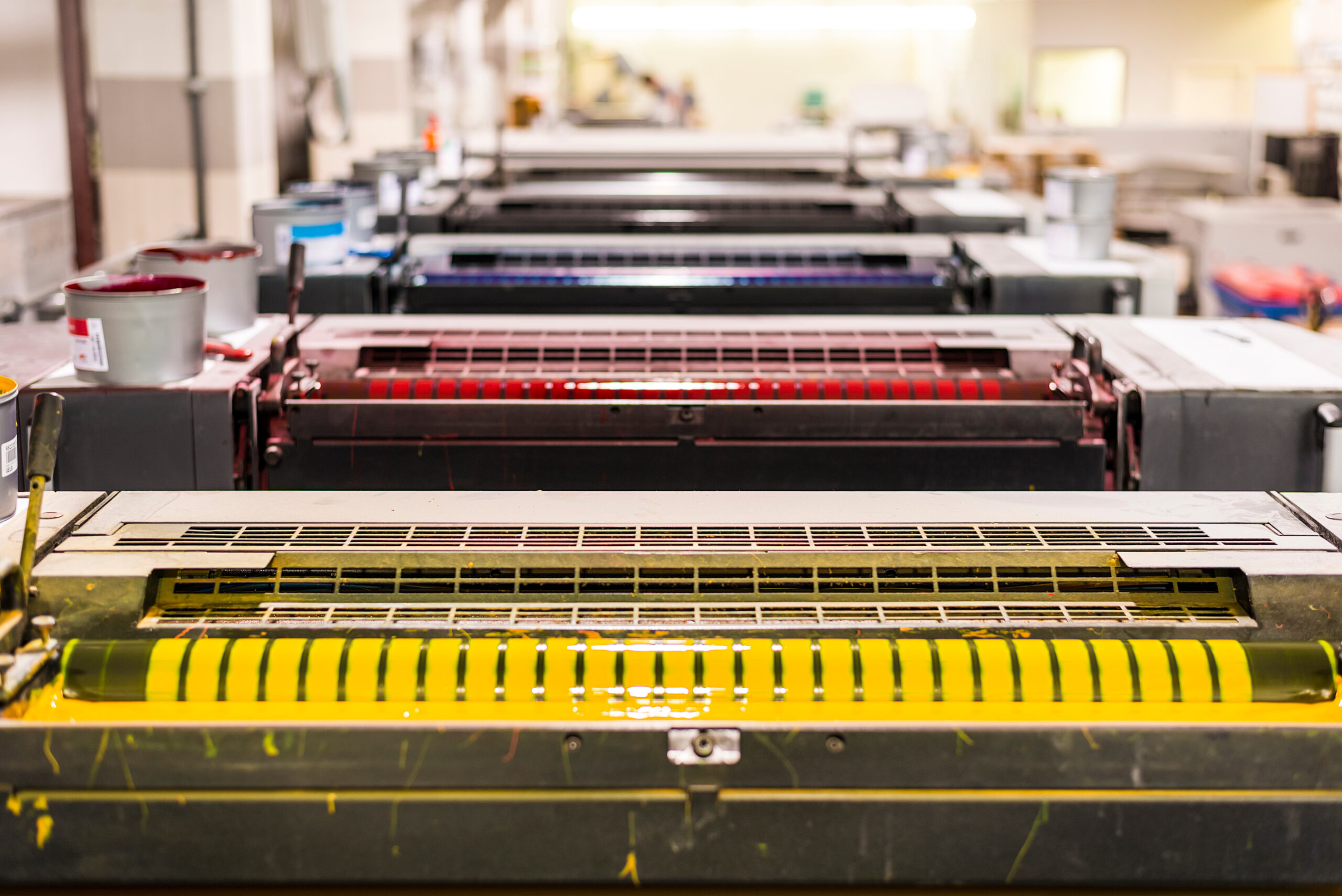 Large-scale offset lithographic printing press using gum arabic fountain solution