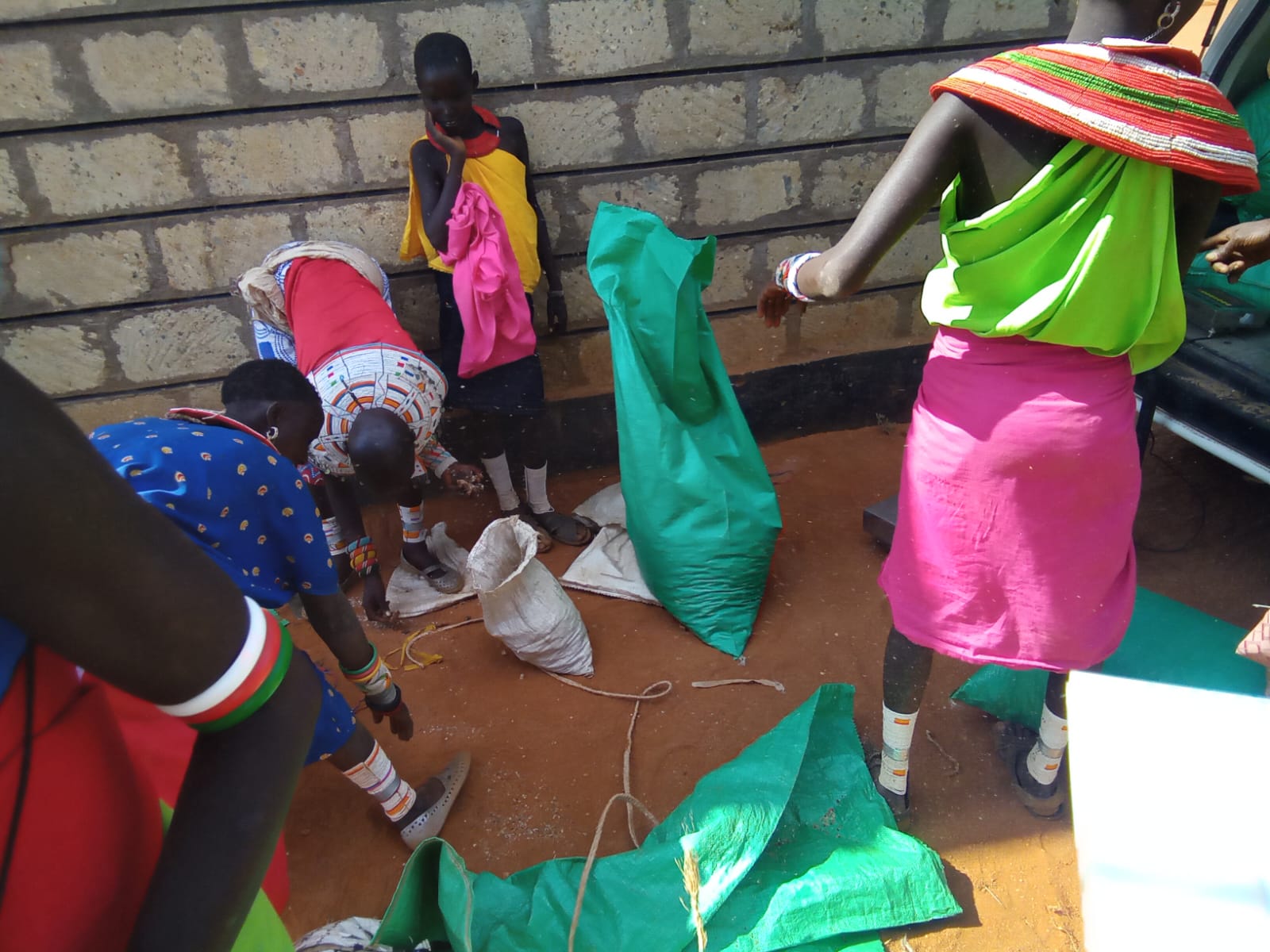 Women sorting gum arabic